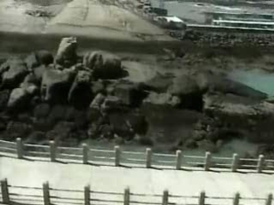 TSUNAMI WALL