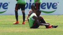 Forte calor faz jogadores do Fla jogarem as chuteiras longe