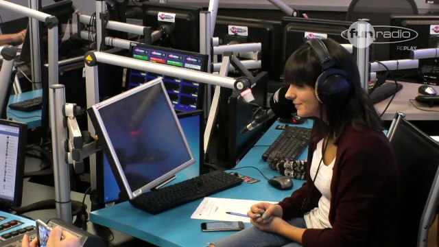 Un mec craque complètement au Pourquoi tu m'appelles - Marion et Anne-So