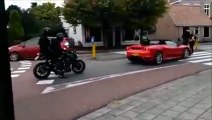 Ce conducteur se fait voler sa Ferrari dans des circonstances incroyables... C'est pas de chance