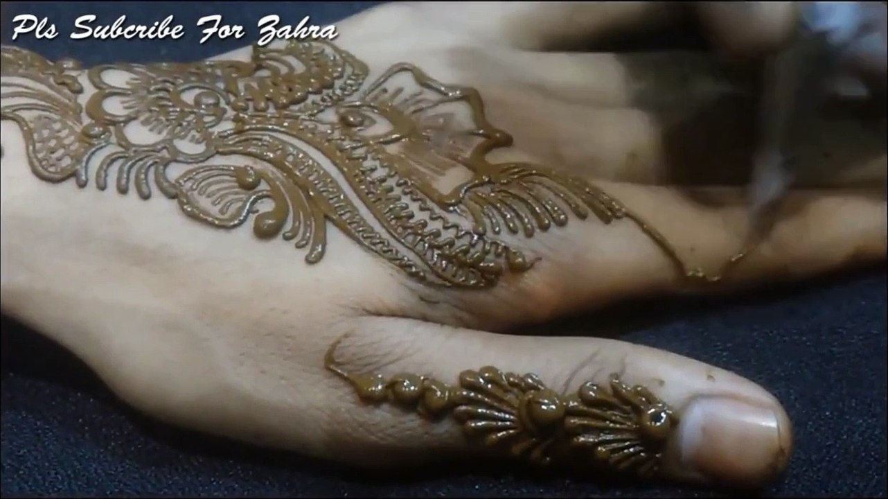 Impressive henna hand art