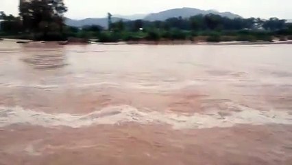 میانوالی میں بارش کے  پانی کا بہاؤ(AFTER RAINFALL IN MIANWALI)