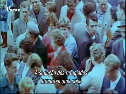 The Fall of the Berlin Wall (A Queda do Muro de Berlim) From Divided Germany to Reunification