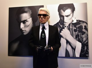 Exclu Vidéo : Karl Lagerfeld : vernissage de son exposition "A Visual Journey" à Paris