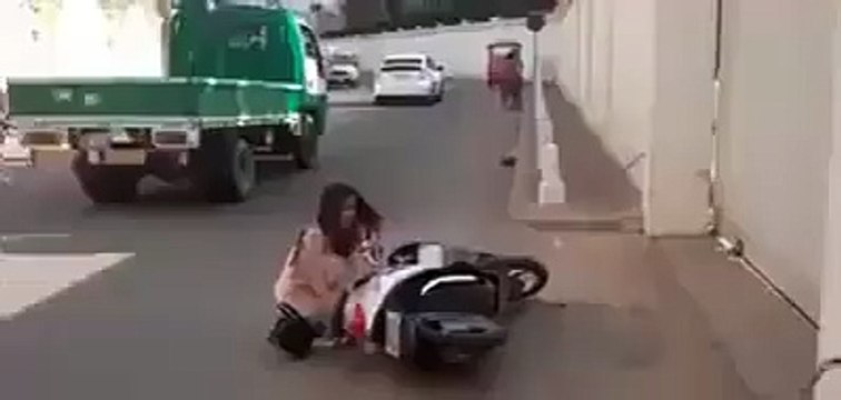 موٹر سائکل چوری کرنے کی واردات اور طریقہ دیکھیے