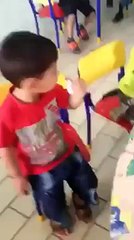 بچے کی باتیں‌ سنیں‌ ۔۔ یہ کیا کہہ رہا ہے ۔۔ ہا ہا ہا