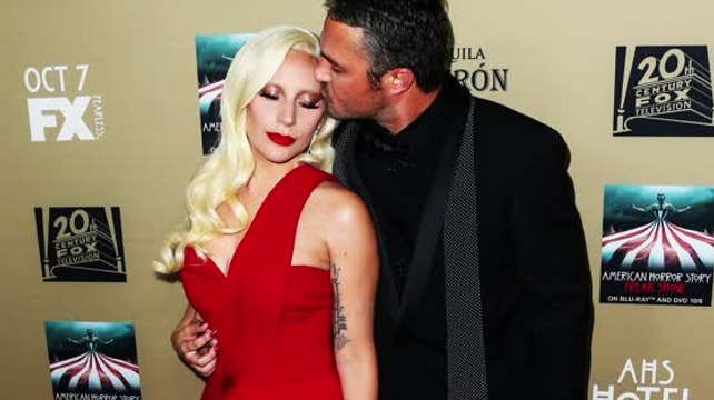 Lady Gaga a gifflé Taylor Kinney la première fois qu'il l'a embrassée