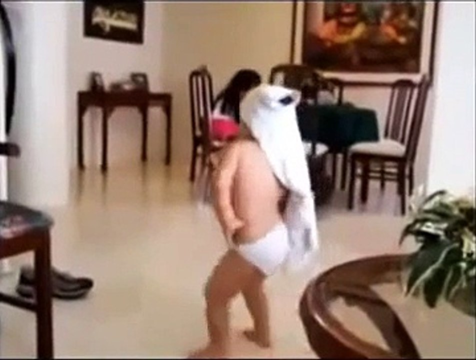 CUTE BABY DANCING TO WAKA WAKA- 1st of TOP 10 FUNNY VIDEOS OF ALL TIME