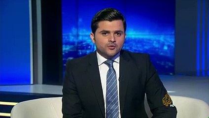 شاهد  جندي إسرائي يفر خائفا من شاب فلسطيني حاول طعنه عدة مرات