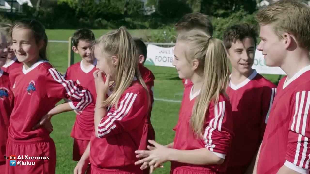 Gareth Bale surprises young footballers with an amazing goal