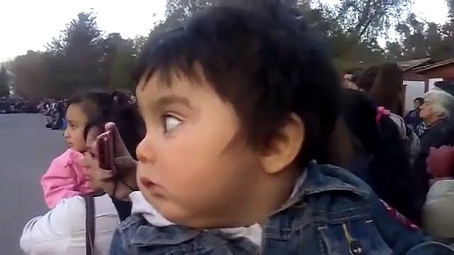 Ребенок испугался оркестра))