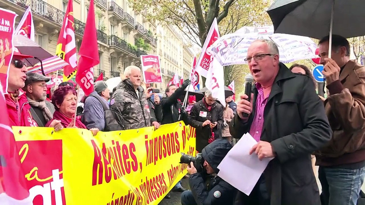 Retraites: manifestation de la CGT devant le siège du Medef