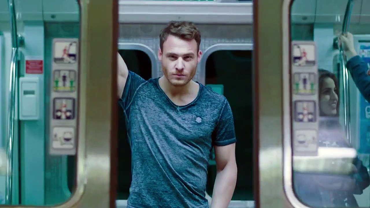 Mavi - Serenay Sarıkaya & Kerem Bürsin - Çok mu Çok Maviyiz