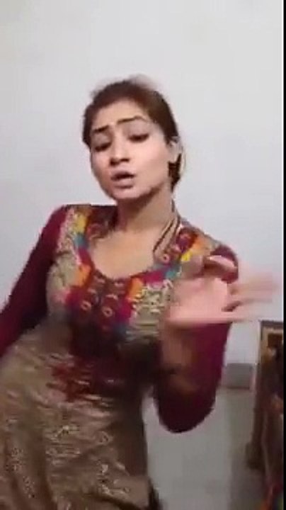 Pakistani Indian girl dancing mujra on Bollywood baby doll song