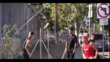 GETTODA İNSANLARIN ÜZERİNDEN ATLAMAK (ALTYAZILI ŞAKA)