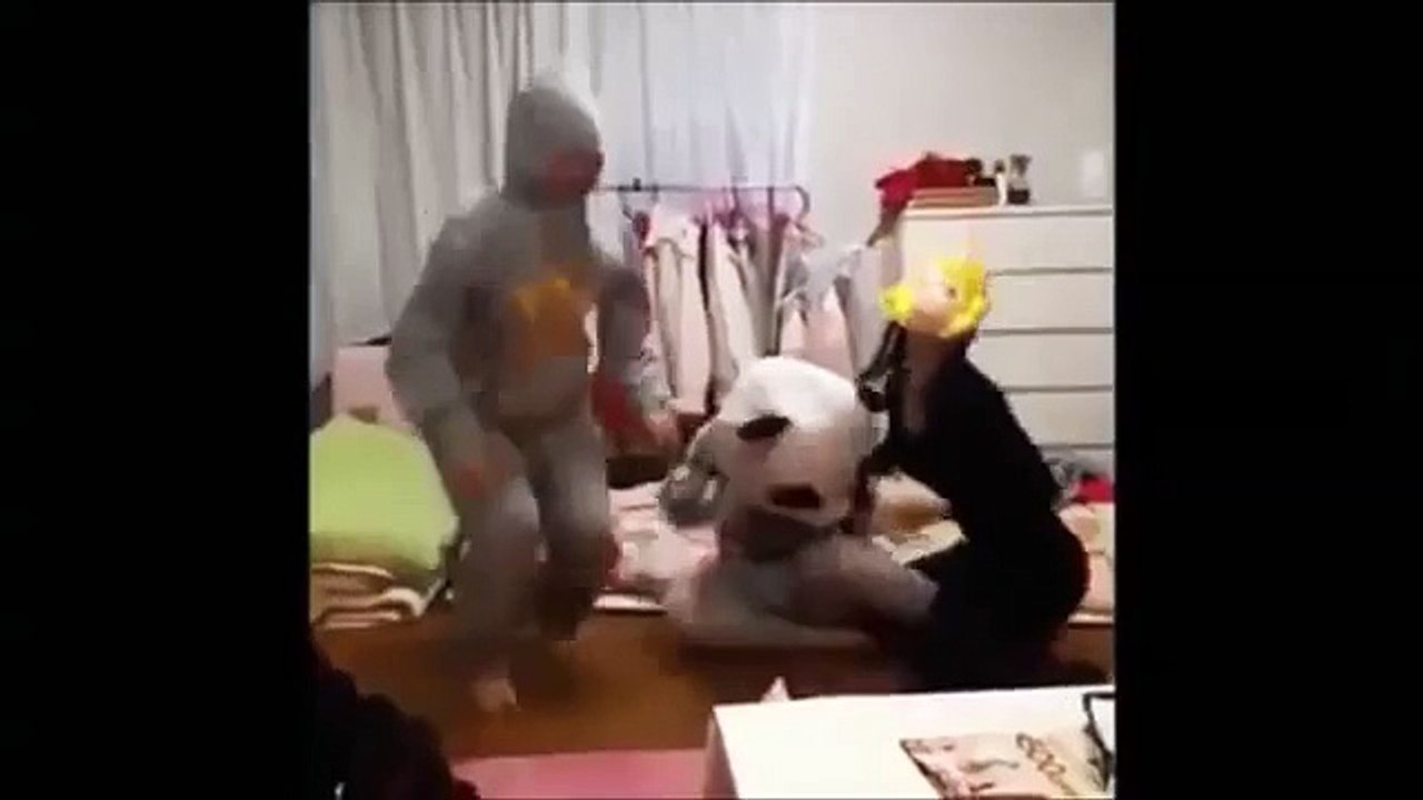 【Vine 6秒で笑える】パン◯丸見え！！パーティーモンスターダンス