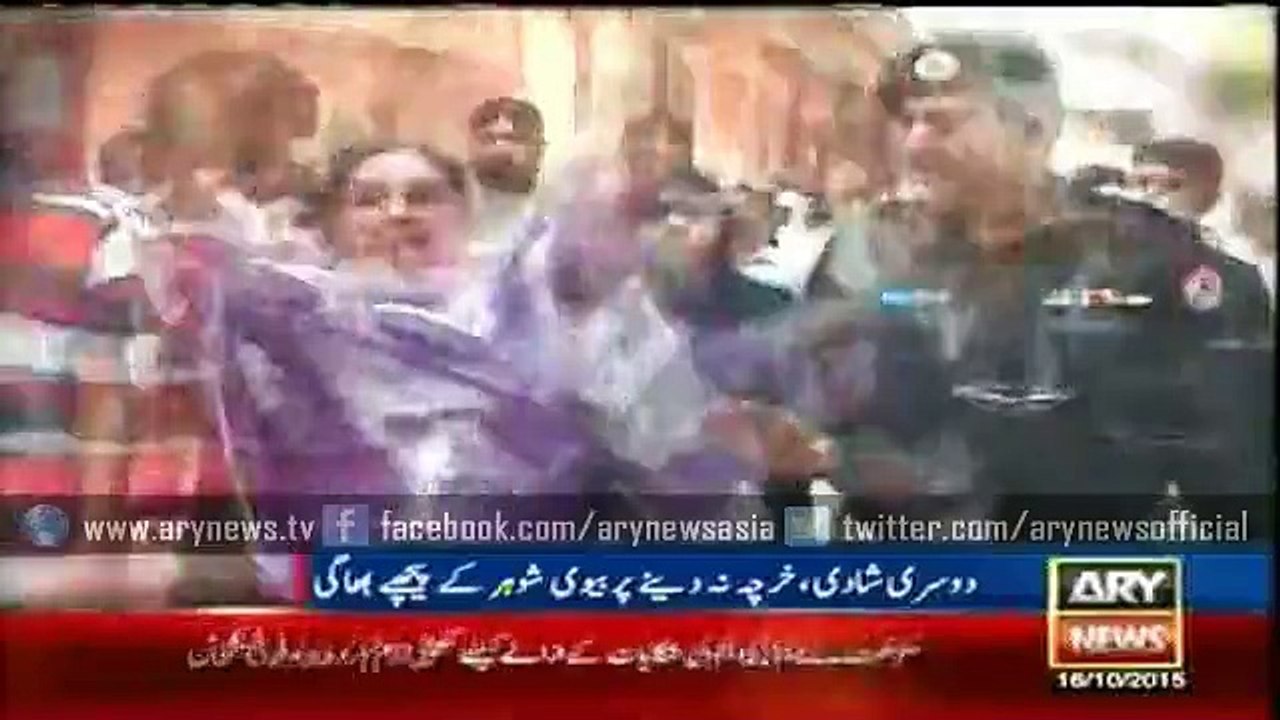 sub inspector husband pe wife ka chaapa shohur sb darr k bhaag gaye