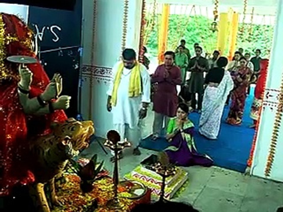 Badle ki Aag mein Gora ne Giraya Kokila ko Mandir ki Sidiyo se Jis se chali gayi