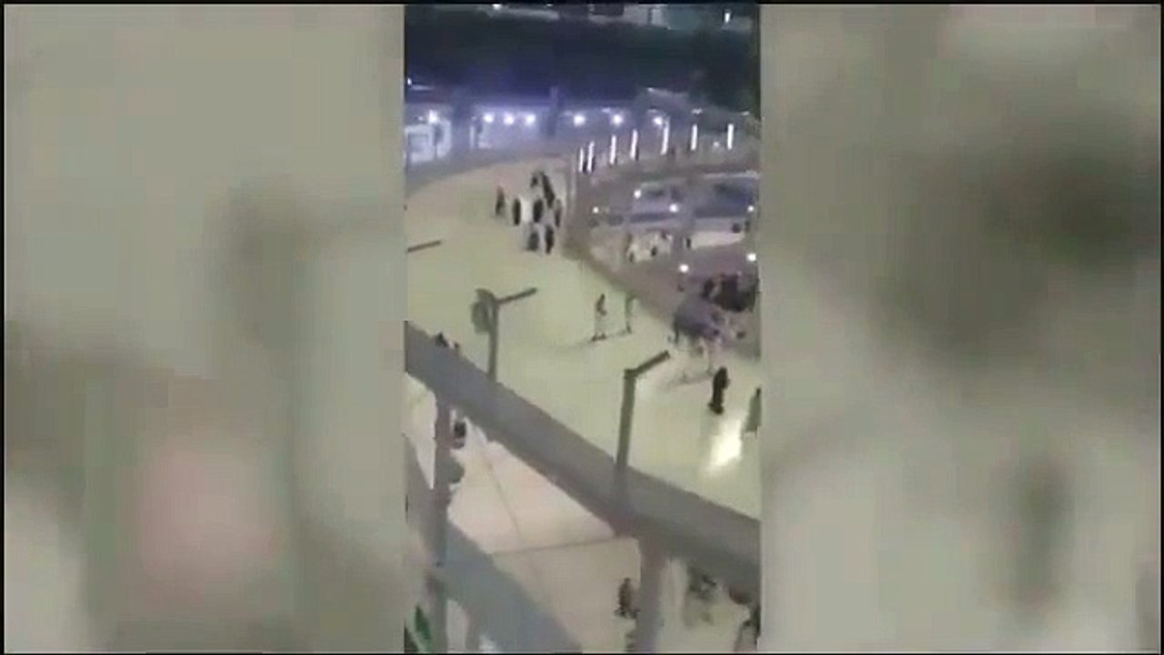 Kabe yi Yürümeden Tavaf Eden Adam