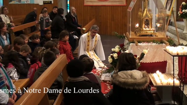 2015-10-17-Sainte Therese et les enfants a Notre Dame de Lourdes