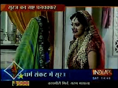 Sooraj ki Suhagraat mein Bhabho le Gayi Lalima ko Sooraj ke Kamre mein jis se Sandhya ko Laga Shock - 17 October 2015 - Diya Aur Baati Hum