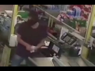 Triggiano (BA) - Rapina a supermercato, sgominata baby gang (17.10.15)