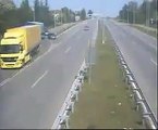 When truck drivers go crazy on the road... Insane and dangerous guys