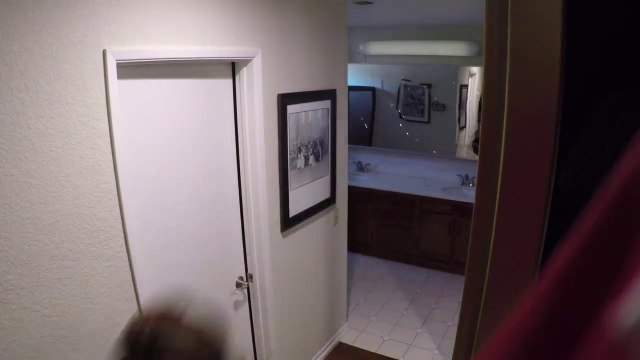 Des gens visitent la maison de Paranormal Activity sans le savoir... Flippant!