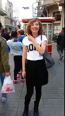 Taksim'de Eşofman İndiren Çılgın Kızlar