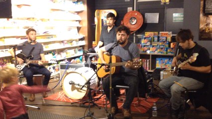 Red Goes Black en show case