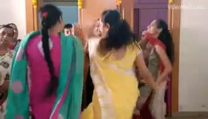 Funny Aunty Bahut Excitement Mein Aa Gayi - Very Funny Dancing(videomasti.com)