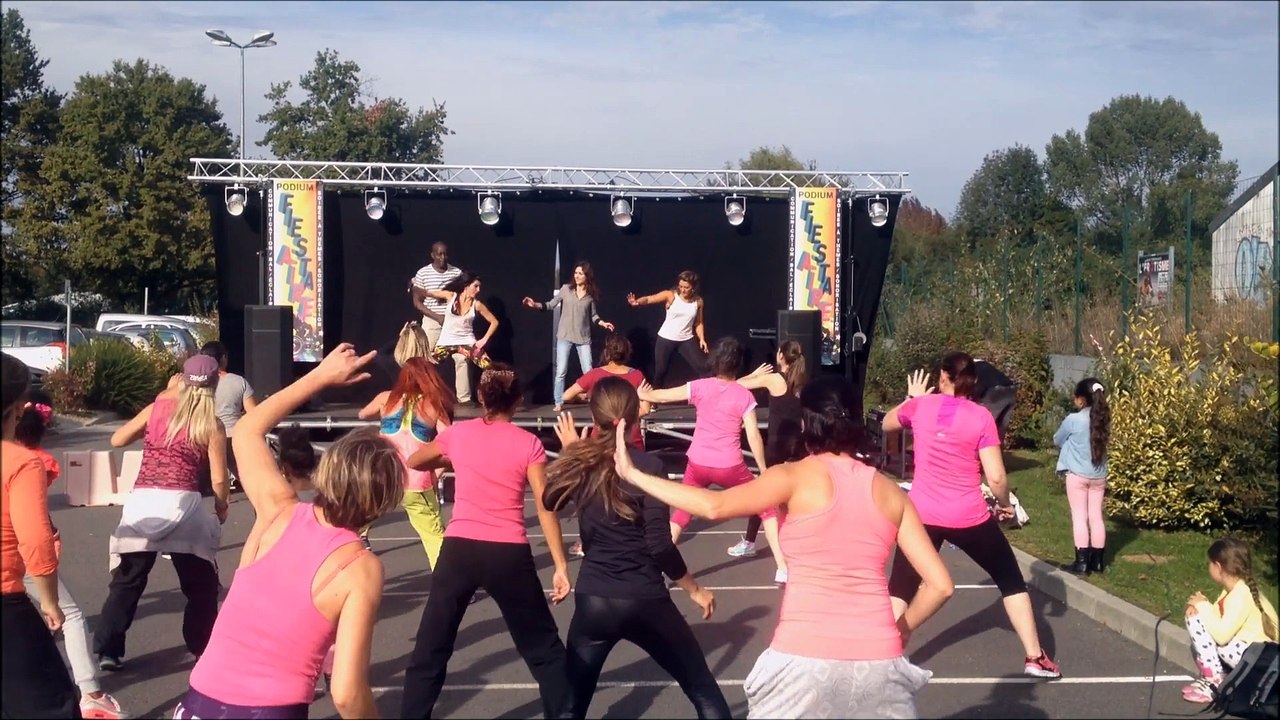 Zumba " octobre rose" du 17 octobre 2015 au Kiabi de Bizanos