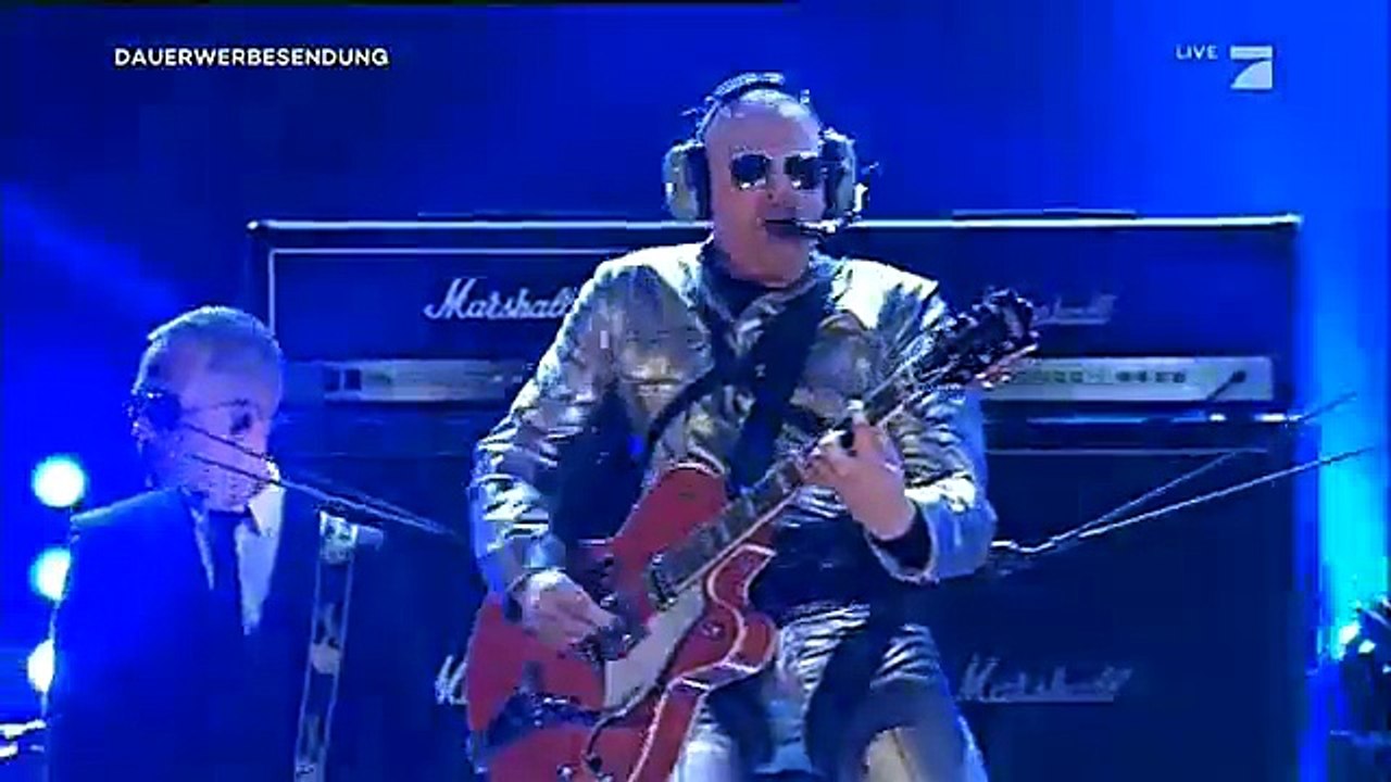 Surfin´ Bird Stefan Raab TV total Stock Car Crash Challenge