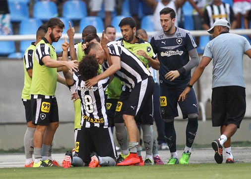 Ricardo Gomes enaltece goleada do Bota sobre o Bragantino