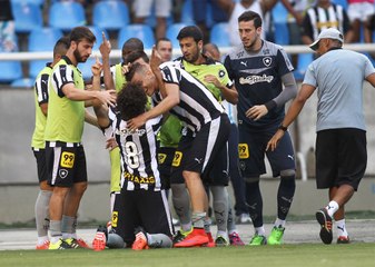 Télécharger la video: Ricardo Gomes enaltece goleada do Bota sobre o Bragantino