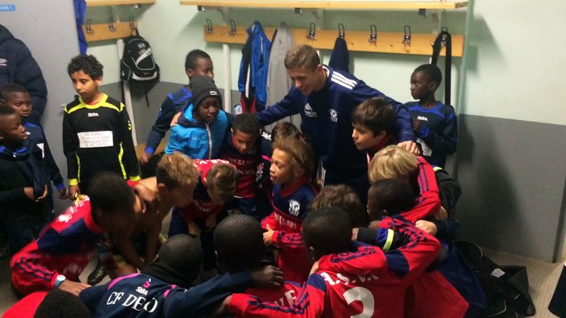 Aprés leur victoire 5 - 3 à US fontenay ce samedi 17/10/2015 les U10 A fête ça dans le vestiaire !!