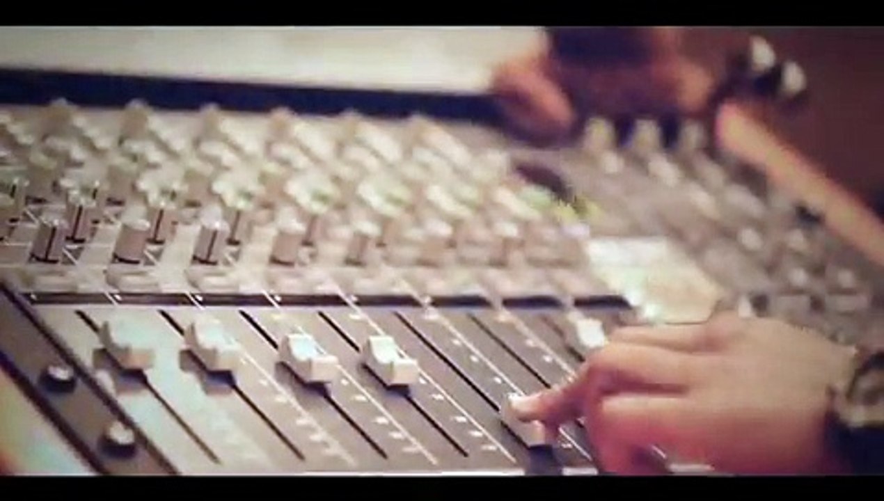 Aaj-Jaane-Ki-Zid-Na-Karo-Cover-sung-by-Akriti-Kakar-and-Music-by-Akshay-Akash