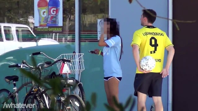 Robert Lewandowski Picking Up Girls EXTRAS