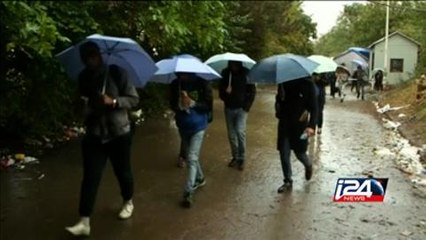 Hungary closes border to migrants as EU deal looks shaky