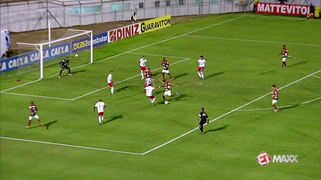 Anderson Luís tem boa chance mas chuta para fora