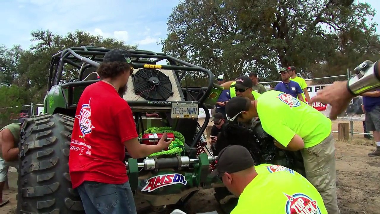 The Tow Test and Frame Twister! - Top Truck Challenge 2015