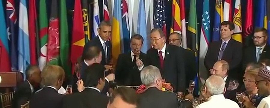 Обама не чокнулся с Путиным! / Obama did not want to clink glasses with Putin!