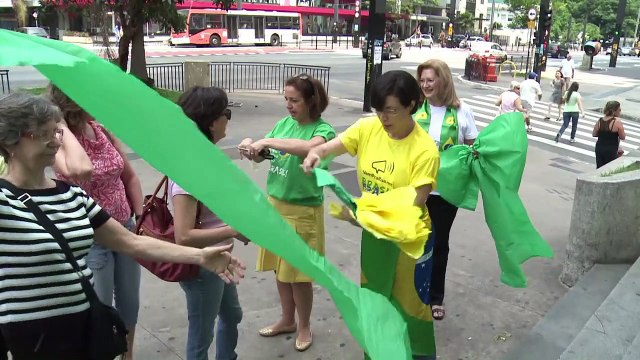 Protesto em São Paulo pede a queda de Dilma Rousseff