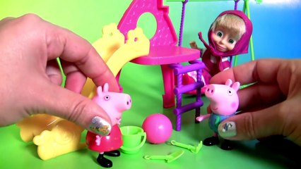 Porquinha Peppa Pig com o George e a Masha Brincando no Escorregador do Parquinho Playgrou