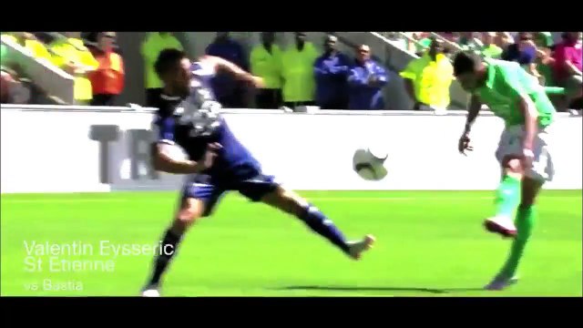 Wajib nonton bro! Gol-gol keren dari tendangan keras jarak jauh.