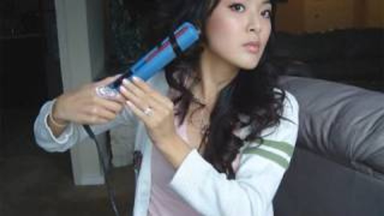Tutorial: How To Curl Hair with Flat Iron
