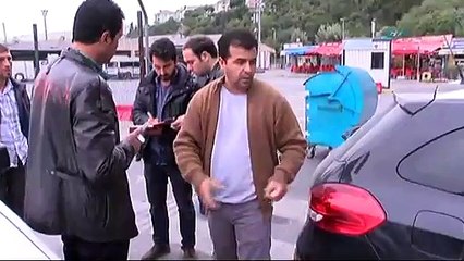 Çantasını vermek istemedi yerde sürüklendi