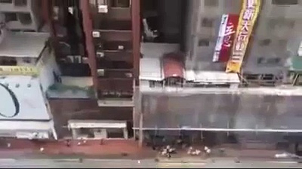 Yarış sırasında virajı alamayıp kaza yapmak - Funny videos - Komik videolar