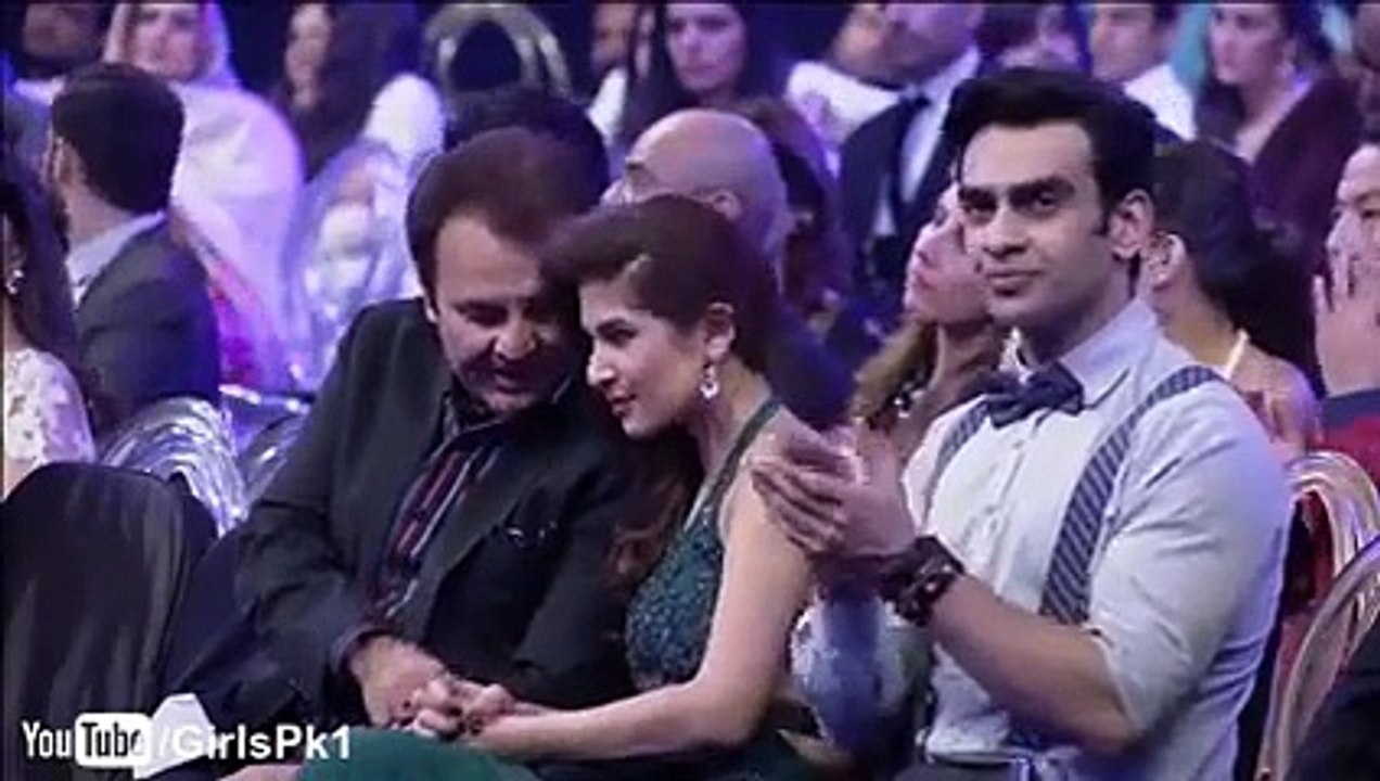 Ayeza Khan Won Best Actress Award at Lux Style Awards 2015 -