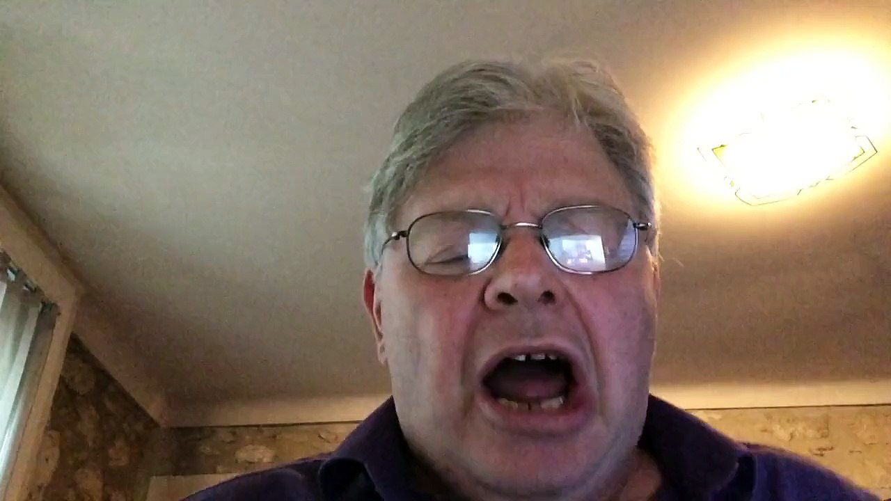 Le surveillant général Michel Sardou  interpréter par Daniel jean